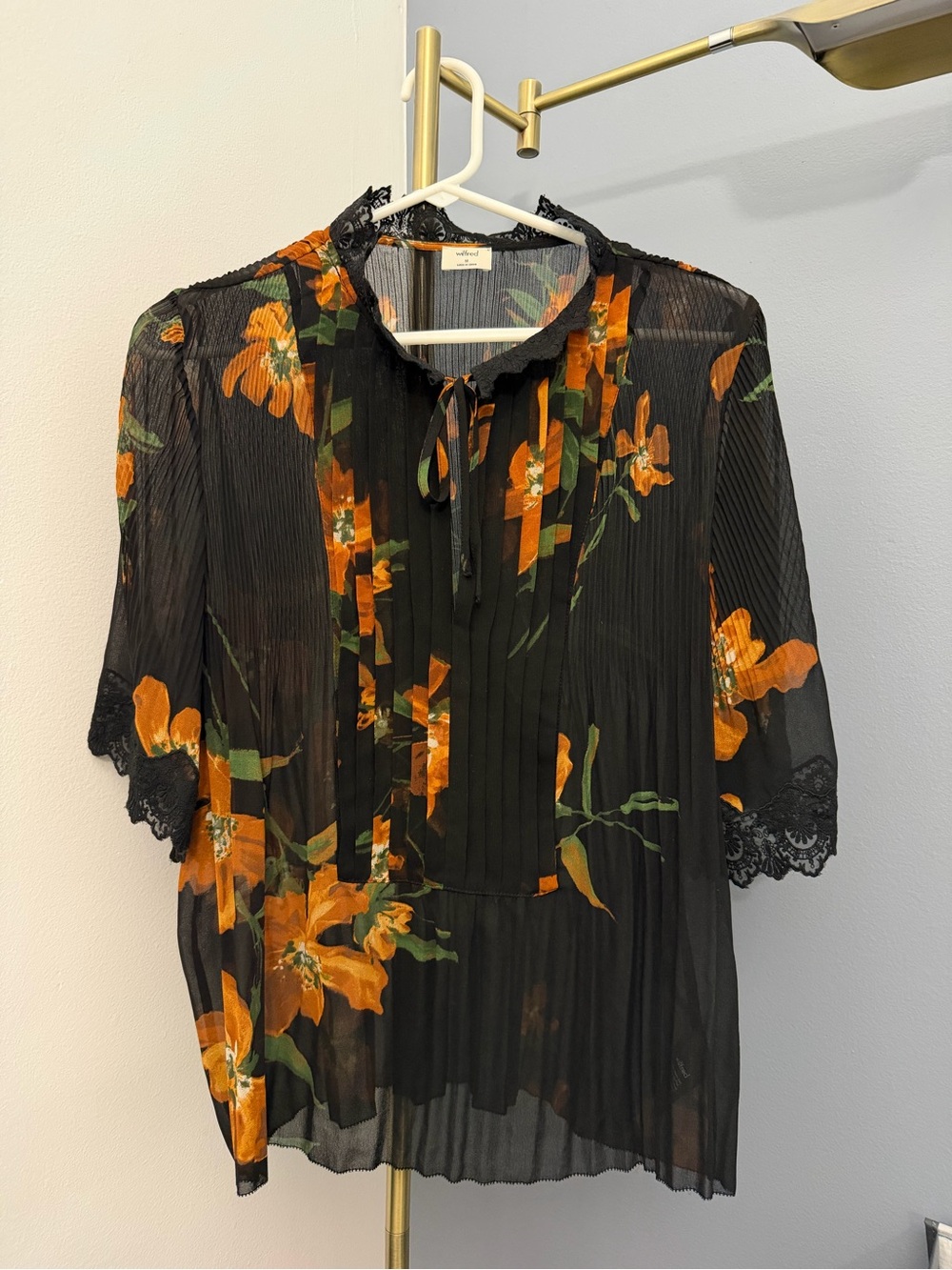 Aritizia Wildfred Medium Sheer Black Floral Pleated Women’s Blouse with Tie Neck